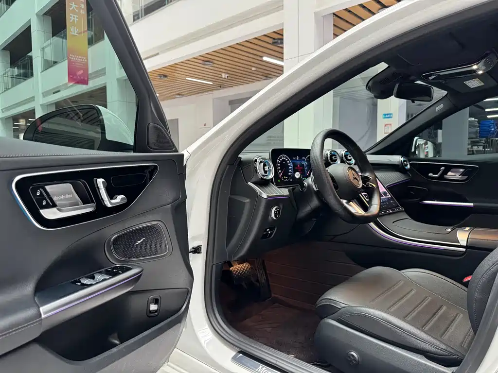 Mercedes-Benz C-Class 2023 — фото 12