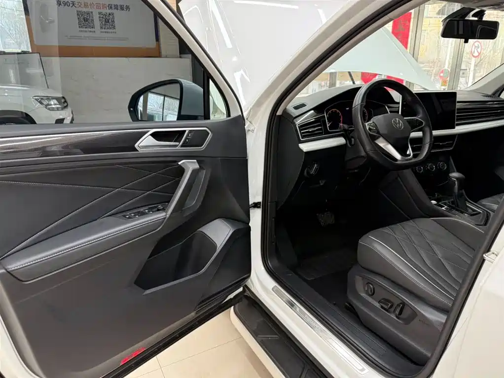 Volkswagen Tiguan L 2023 — фото 8