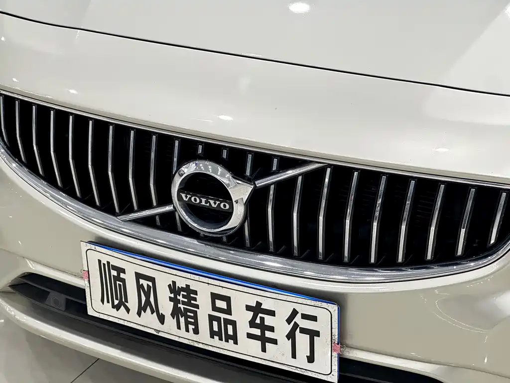 Volvo S60 2018 — фото 23