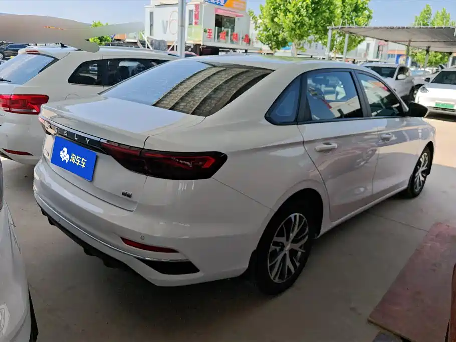 Geely Emgrand 2023