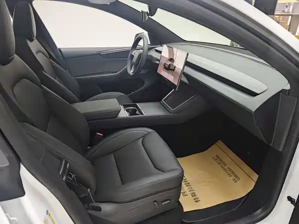 Tesla Model Y 2026