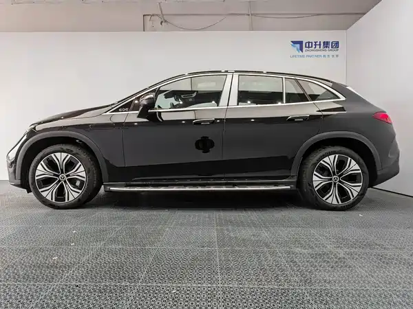 Mercedes-Benz EQE SUV 2025
