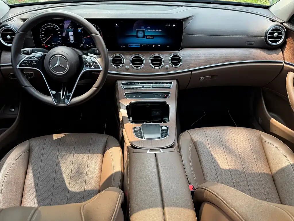 Mercedes-Benz E-Class 2023 — фото 12