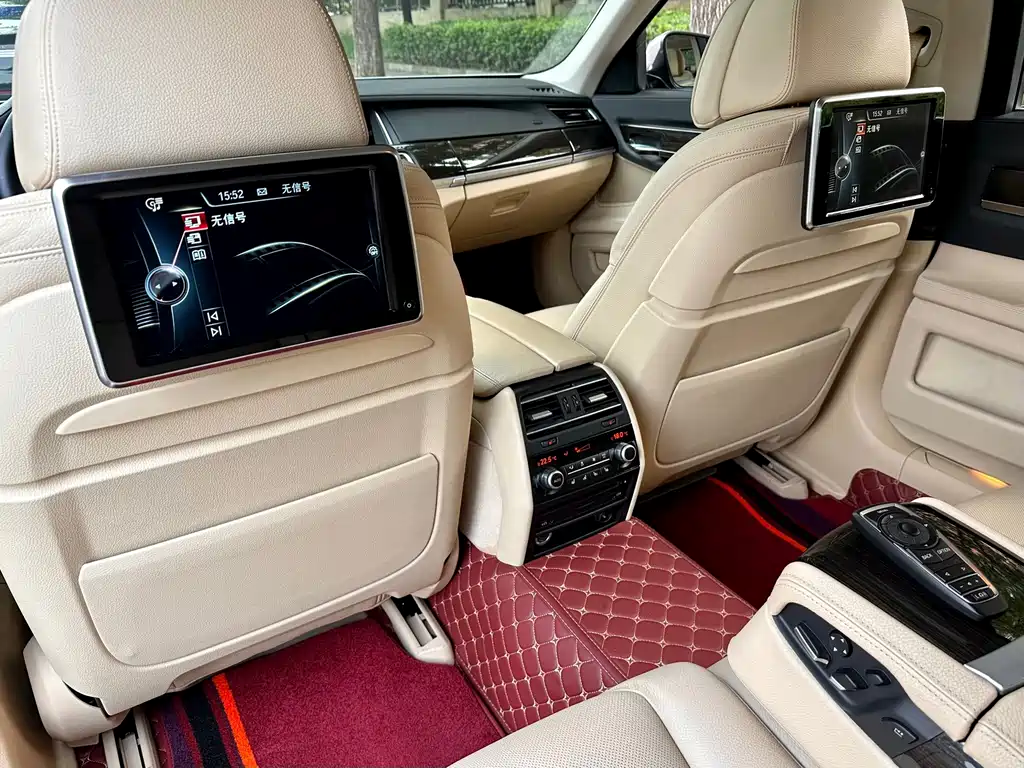 BMW 7 Series 2015 — фото 14