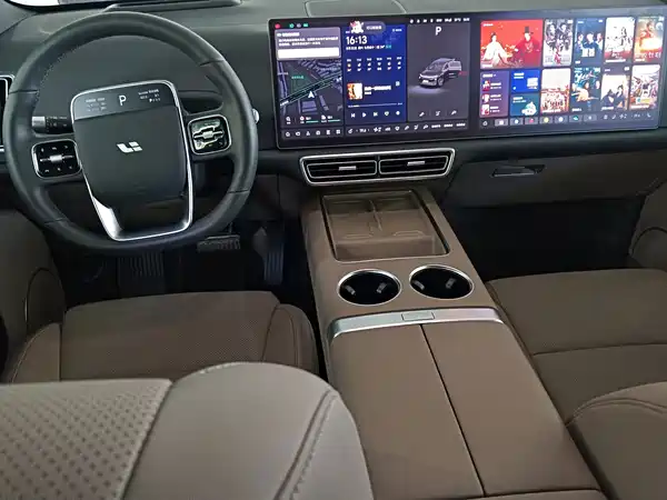 Li Auto L6 2025