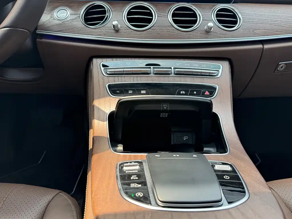 Mercedes-Benz E-Class 2023 — фото 9
