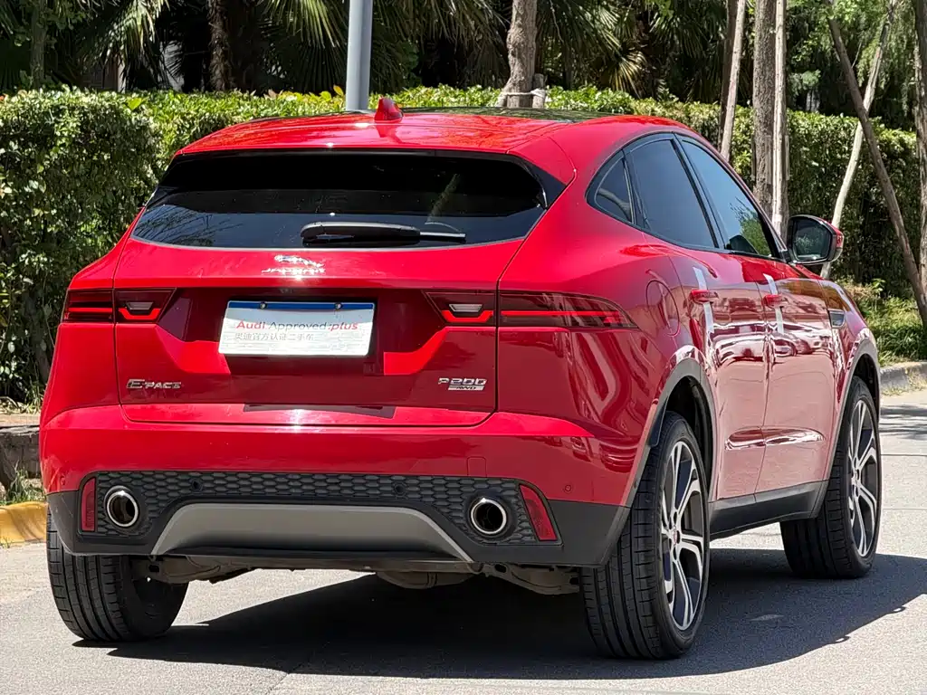 Jaguar E-PACE 2019 — фото 9