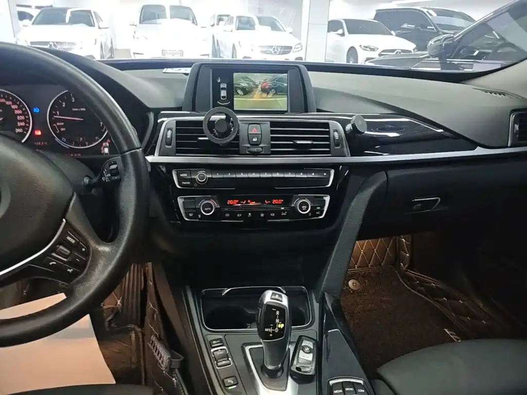 BMW 3 Series GT 2017 — фото 13