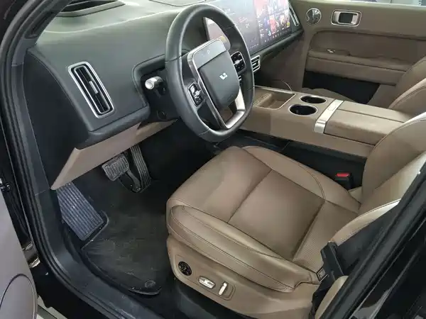 Li Auto L6 2025