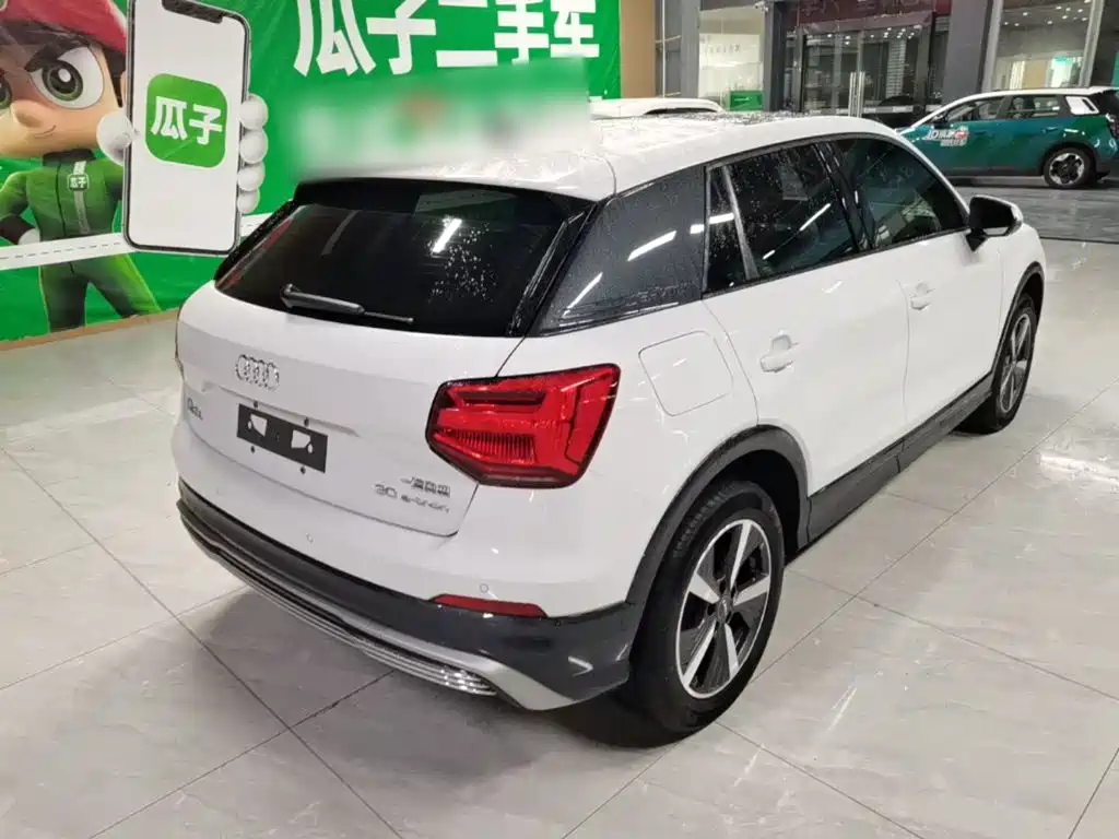 Audi Q2L E-Tron 2020 — фото 5