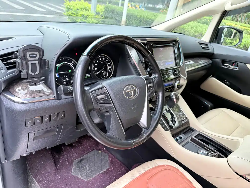 Toyota Alphard 2020 — фото 11