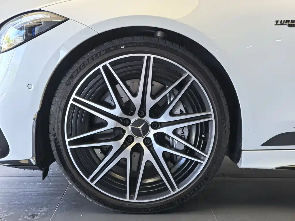 Mercedes-Benz C-Class AMG 2025 — фото 9