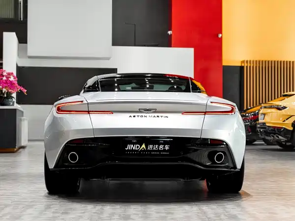 Aston Martin DB11 2017