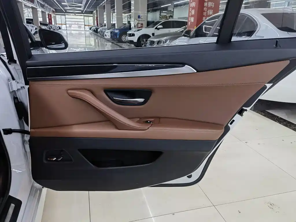 BMW 5 Series 2016 — фото 15