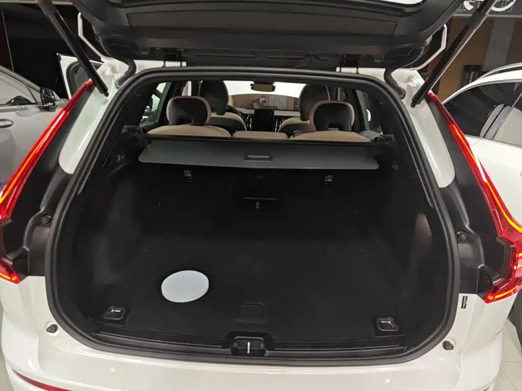 Volvo XC60 2025 — фото 15