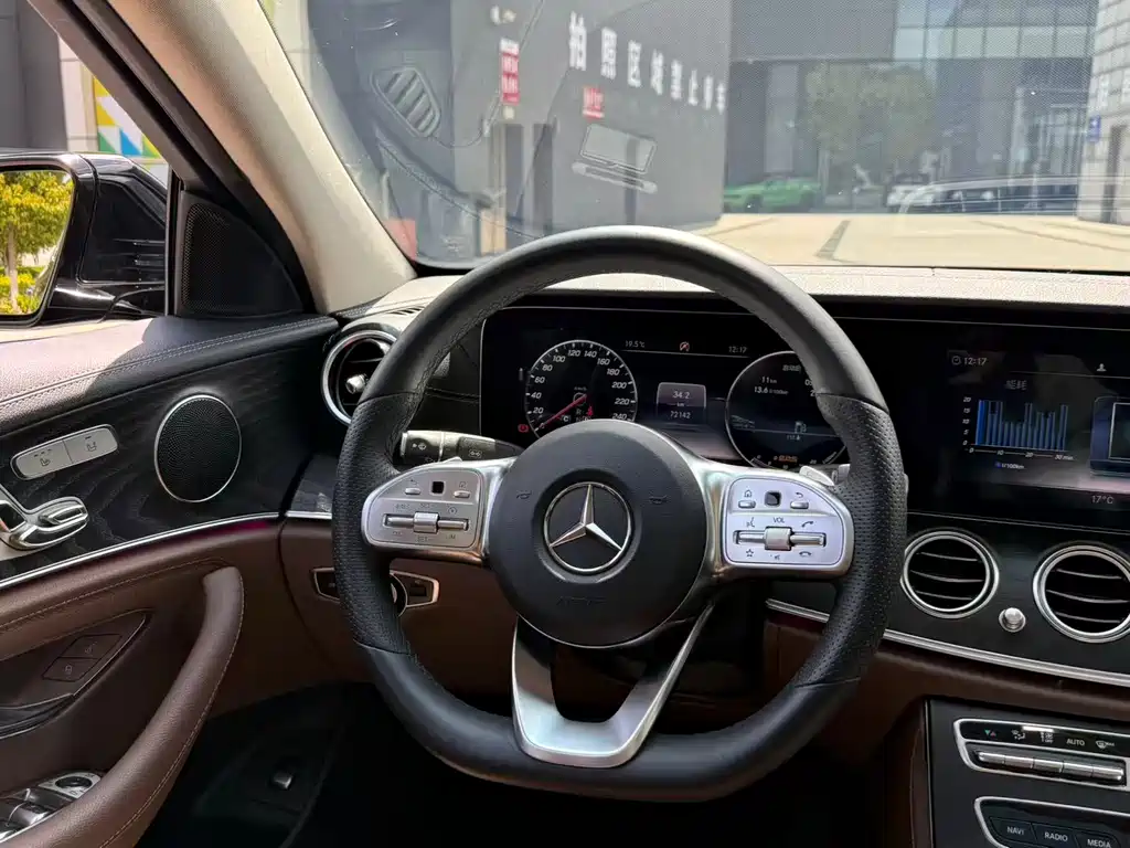 Mercedes-Benz E-Class 2019 — фото 10