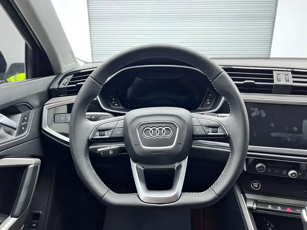 Audi Q3 2022 — фото 11