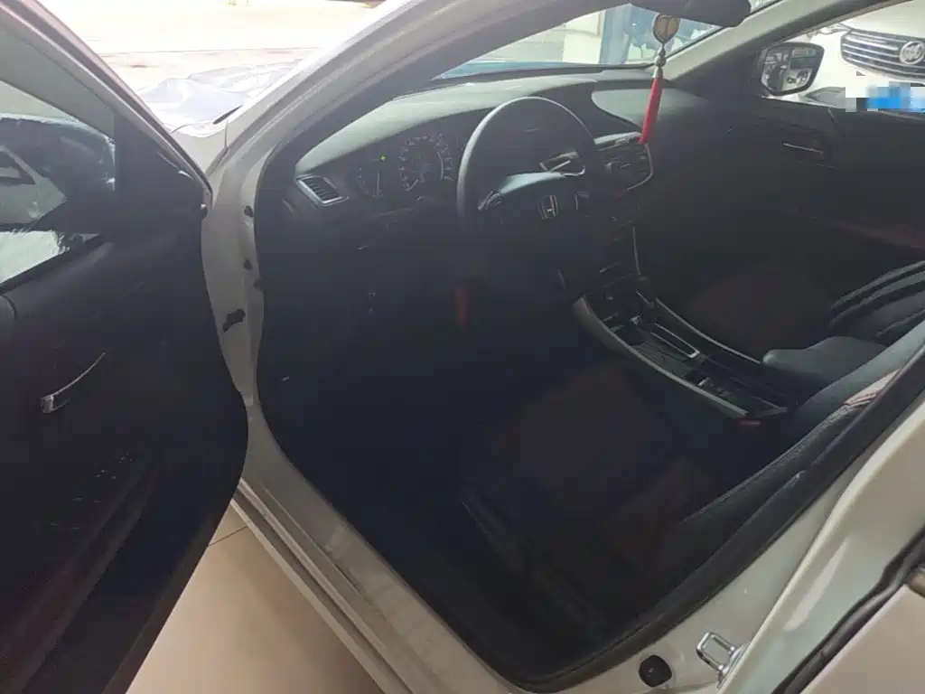 Honda Accord 2017 — фото 16