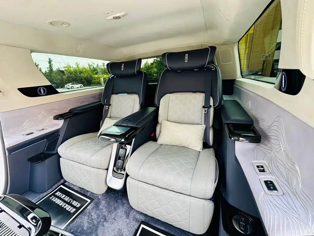 Lincoln Navigator One 2023 — фото 13