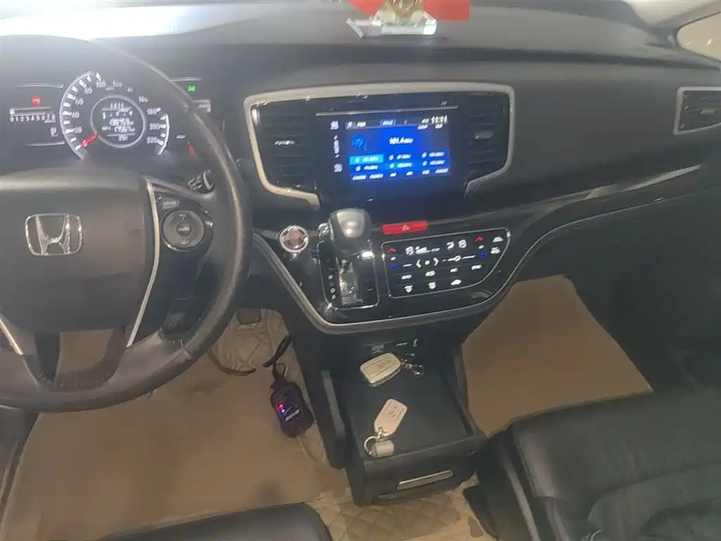 Honda Odyssey 2019 — фото 10