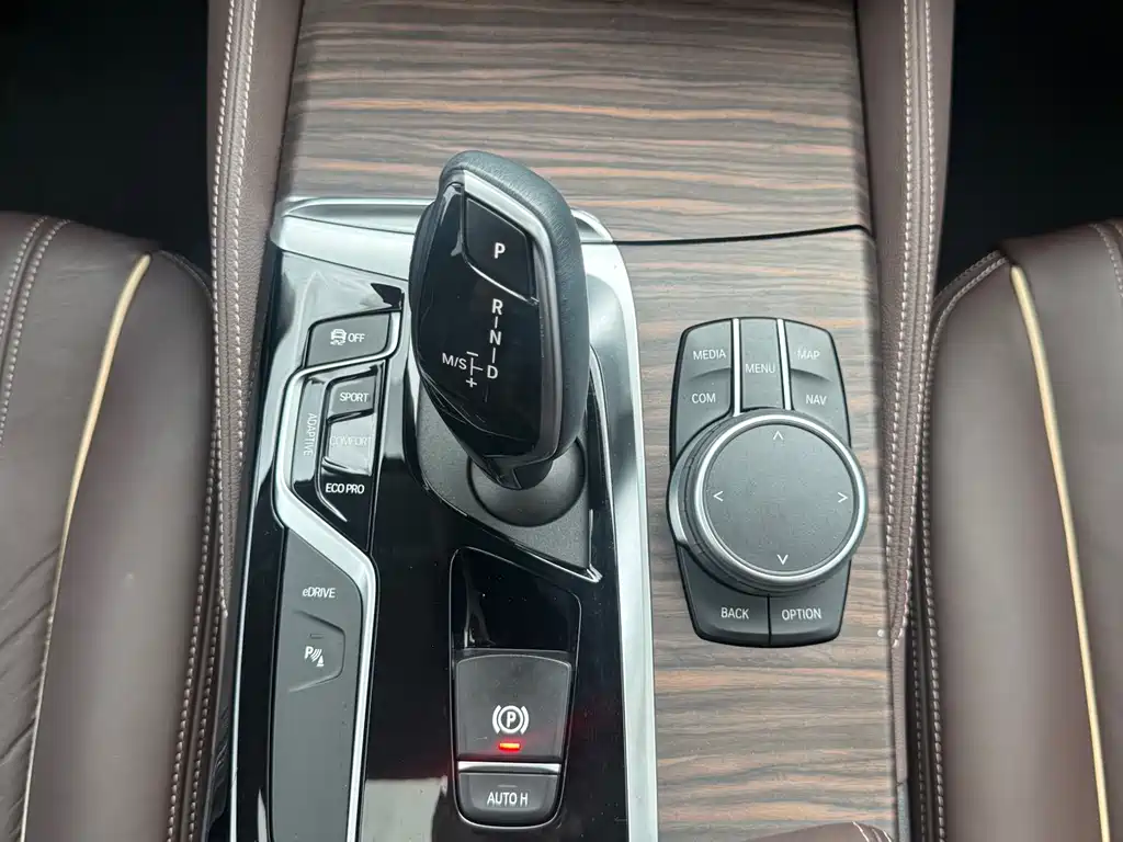 BMW 5 Series New Energy 2019 — фото 13