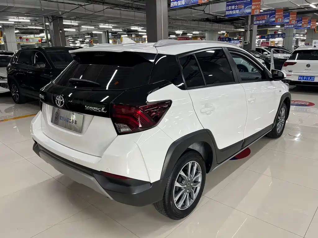 Toyota Yaris L 2023 — фото 13