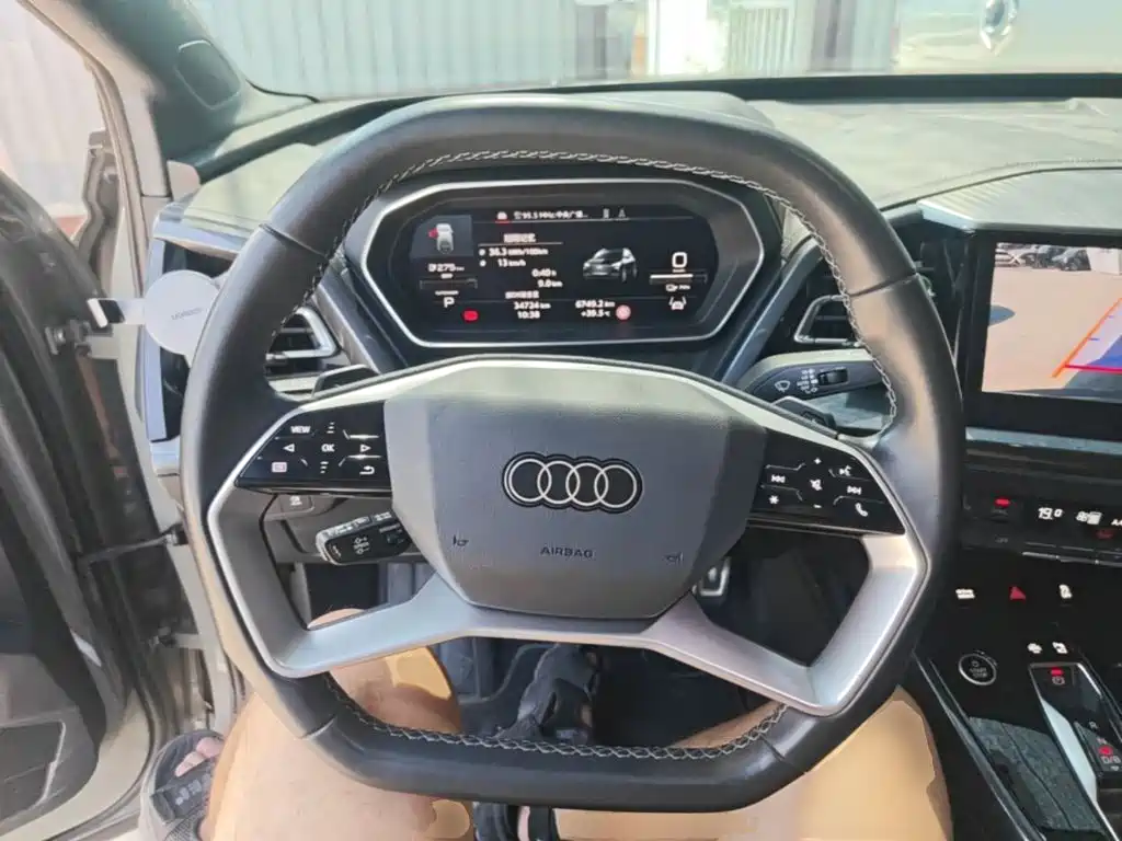 Audi Q4 E-Tron 2023 — фото 11