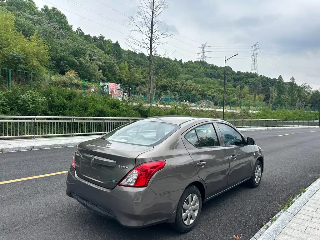 Nissan Sunny 2015 — фото 6