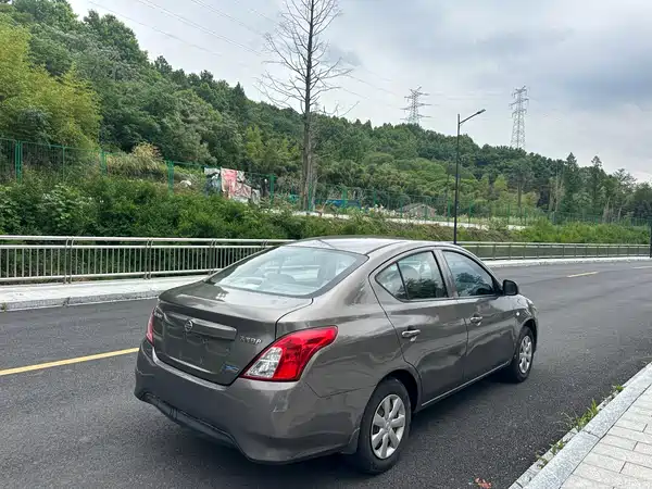 Nissan Sunny 2015