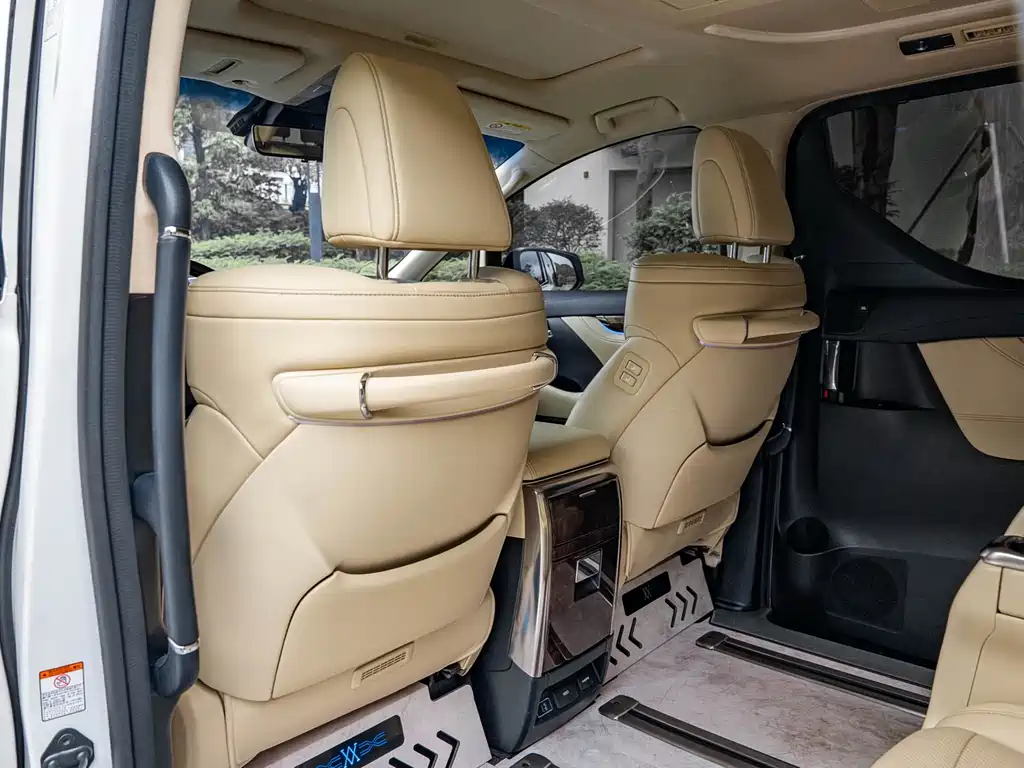 Toyota Alphard 2020 — фото 16