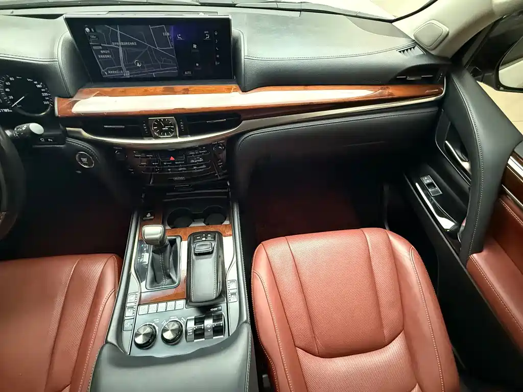 Lexus LX 2017 — фото 12