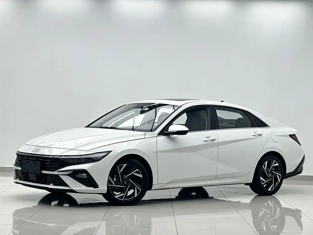 Hyundai Elantra 2023 — фото 1