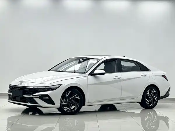 Hyundai Elantra 2023