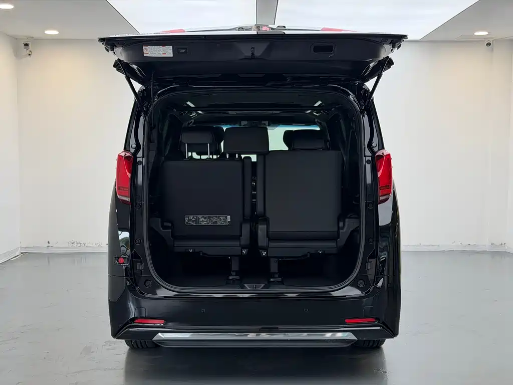 Toyota Alphard 2022 — фото 19
