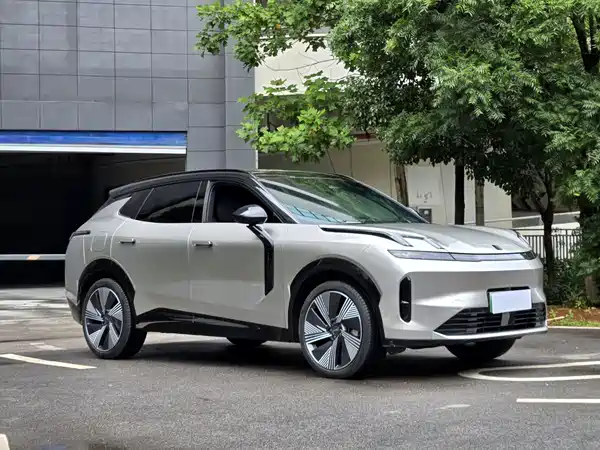 Lynk & Co 08 EM-P 2024