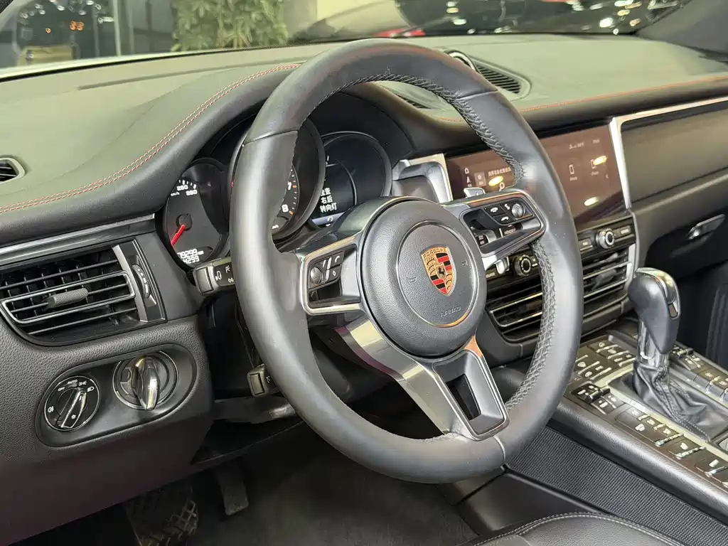 Porsche Macan 2019 — фото 13