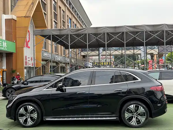 Mercedes-Benz EQE SUV 2023