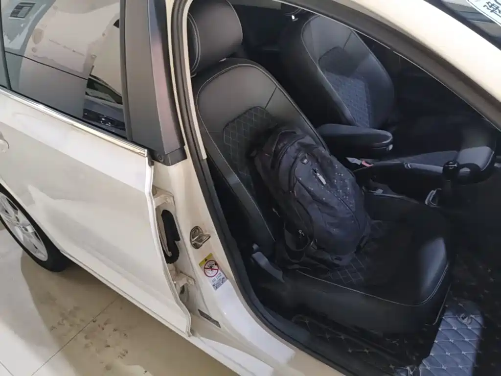 Skoda Rapid Spaceback 2018 — фото 25