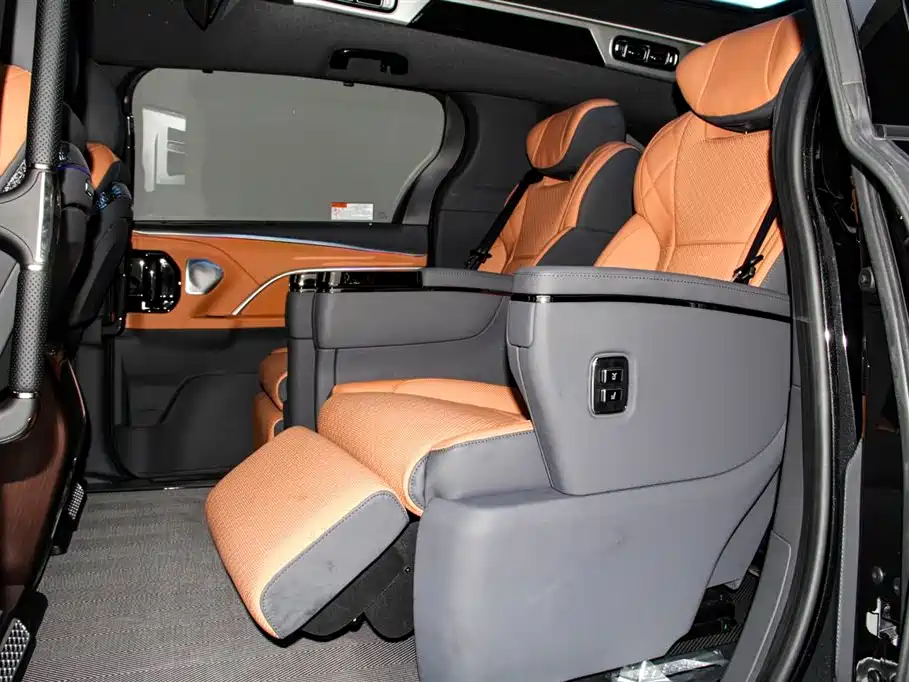 Toyota Sienna — фото 11