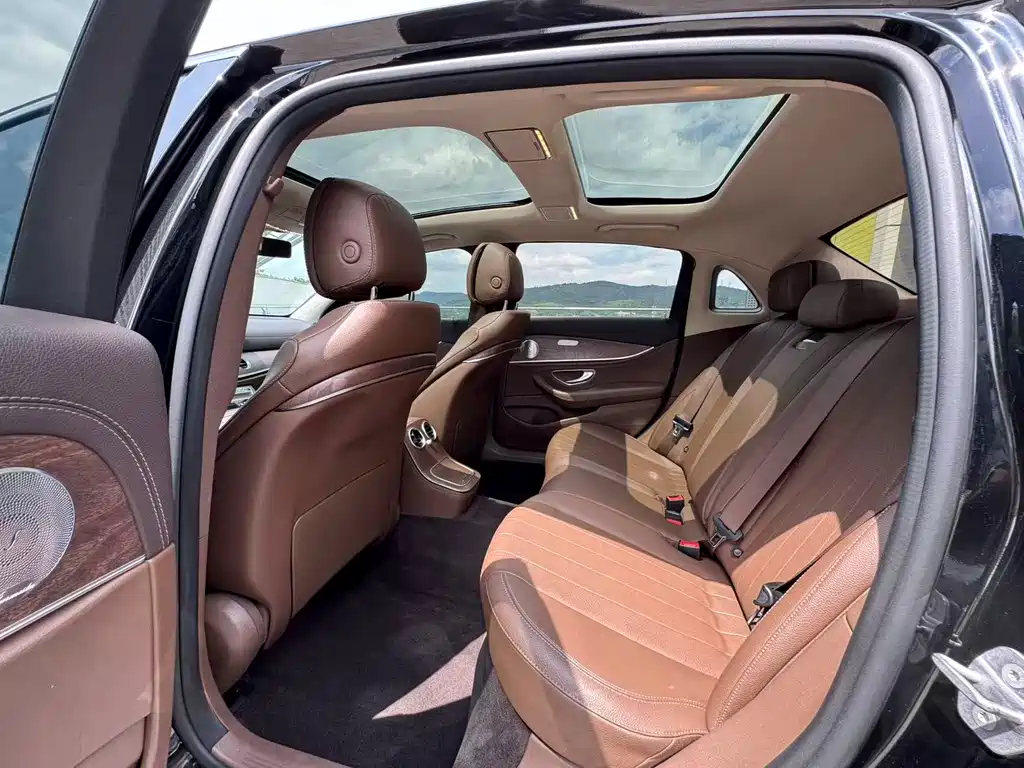 Mercedes-Benz E-Class 2021 — фото 16