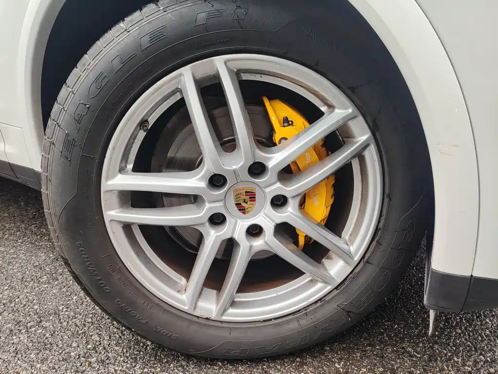Porsche Cayenne 2017 — фото 16
