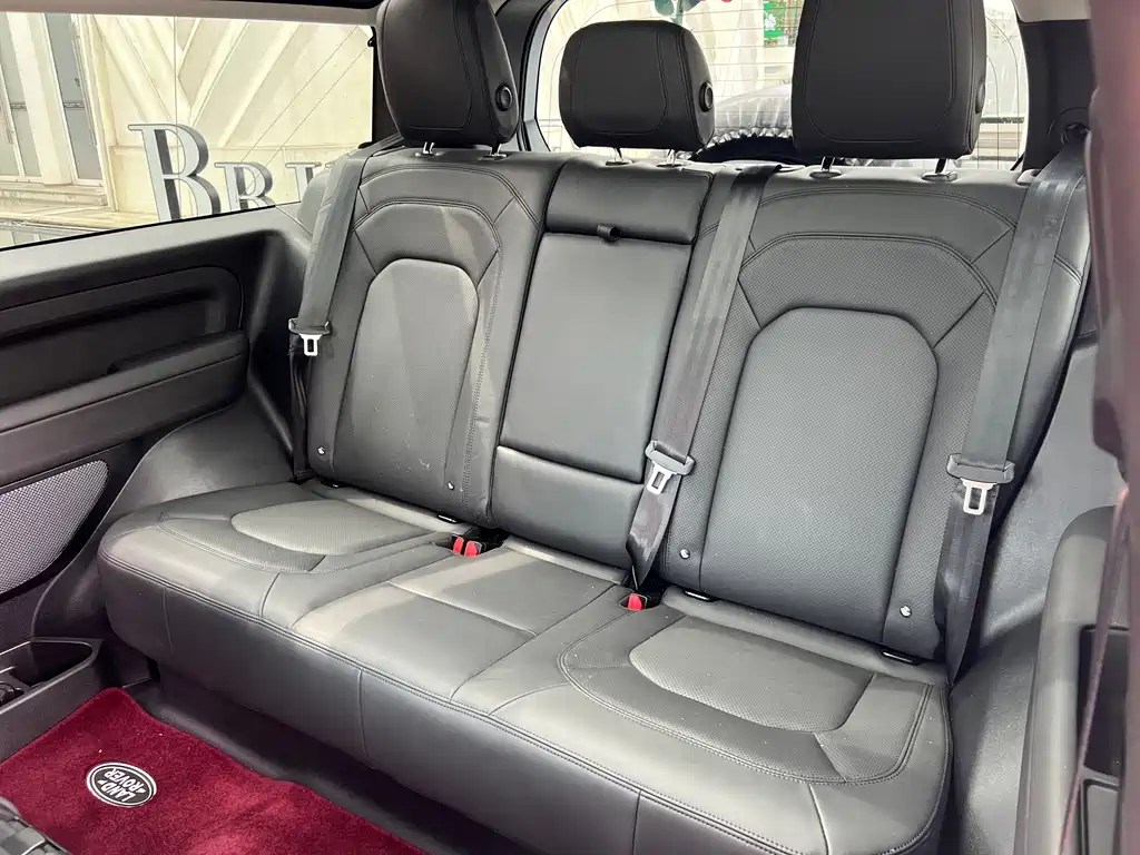 Land Rover Defender 2023 — фото 14
