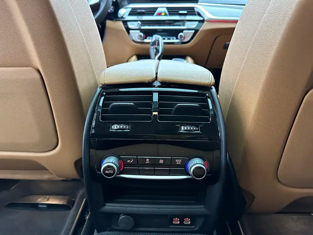 BMW 6 Series GT 2022 — фото 16