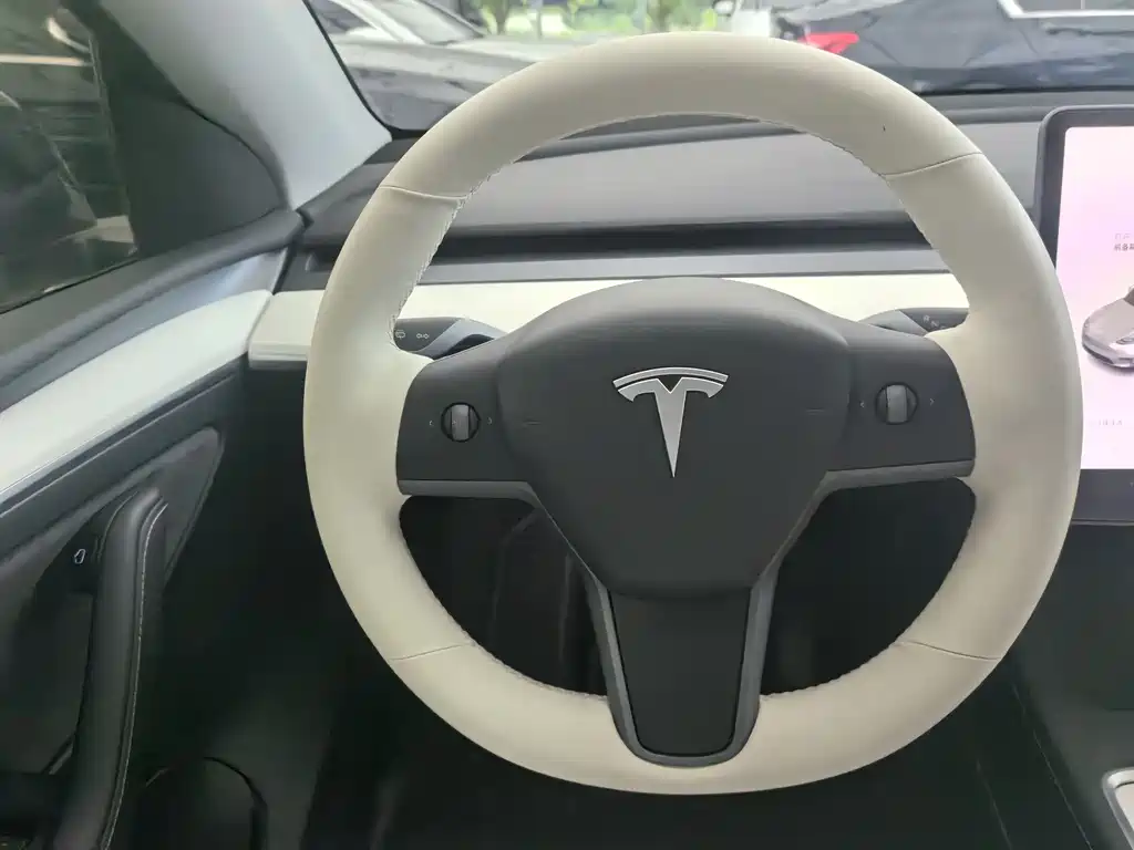 Tesla Model Y 2022 — фото 18