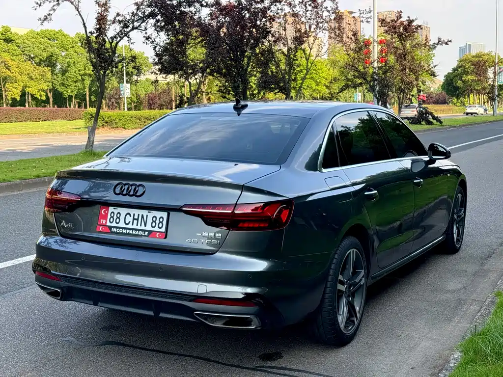 Audi A4L 2023 — фото 10