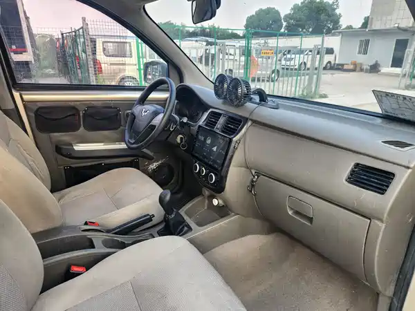 Wuling Rongguang V 2016