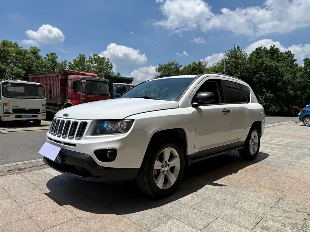 Jeep Compass 2013 — фото 1