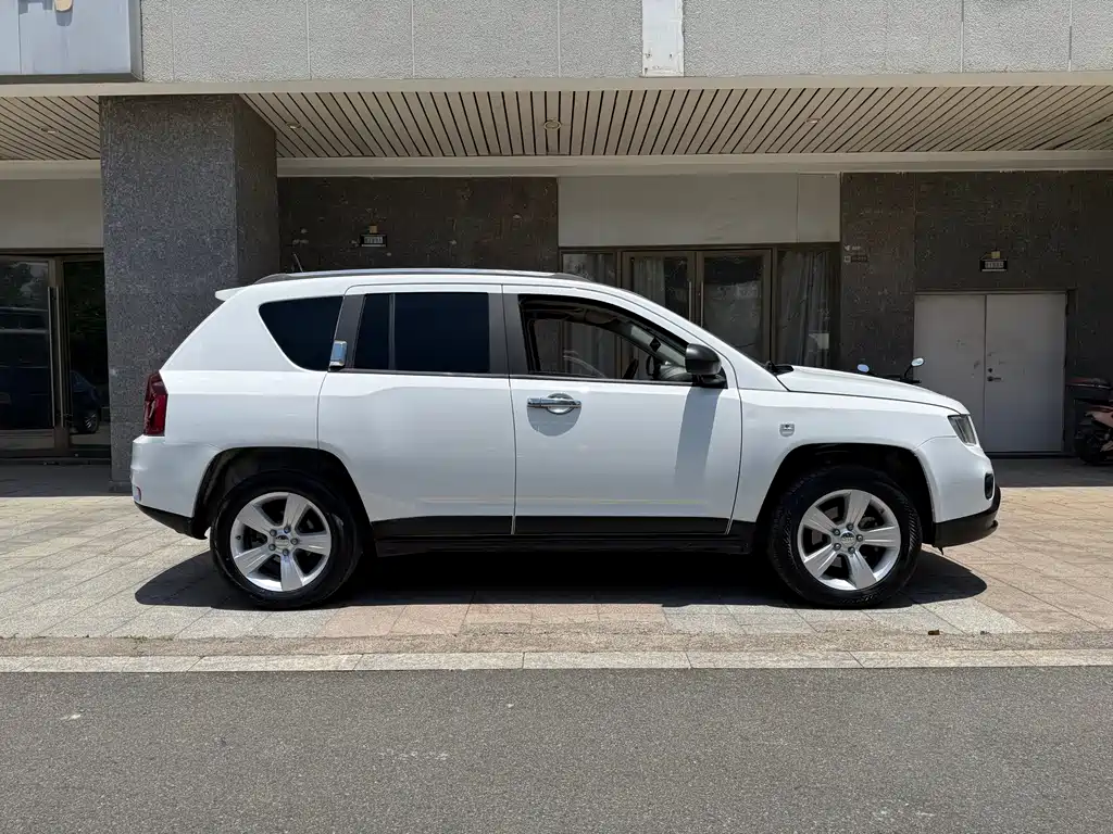 Jeep Compass 2013 — фото 5