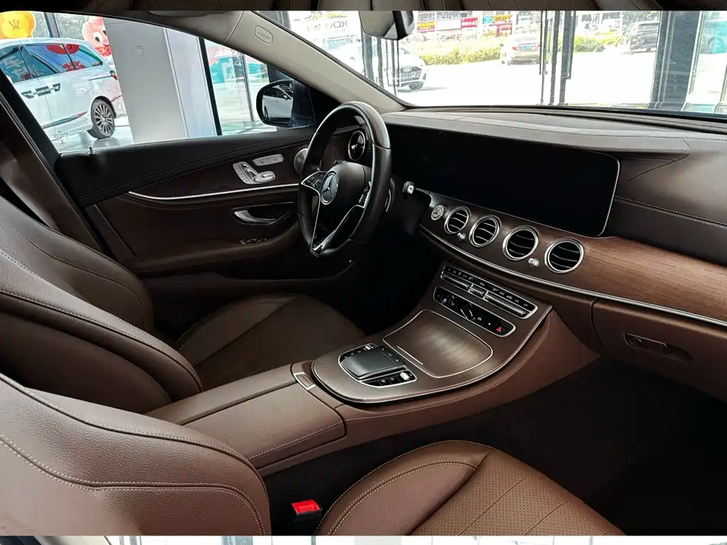Mercedes-Benz E-Class 2023 — фото 6
