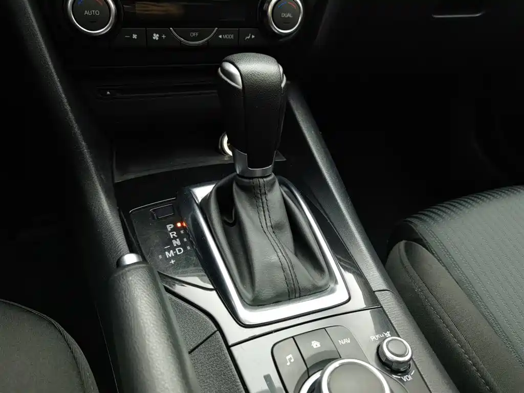 Mazda 3 Axela 2016 — фото 13